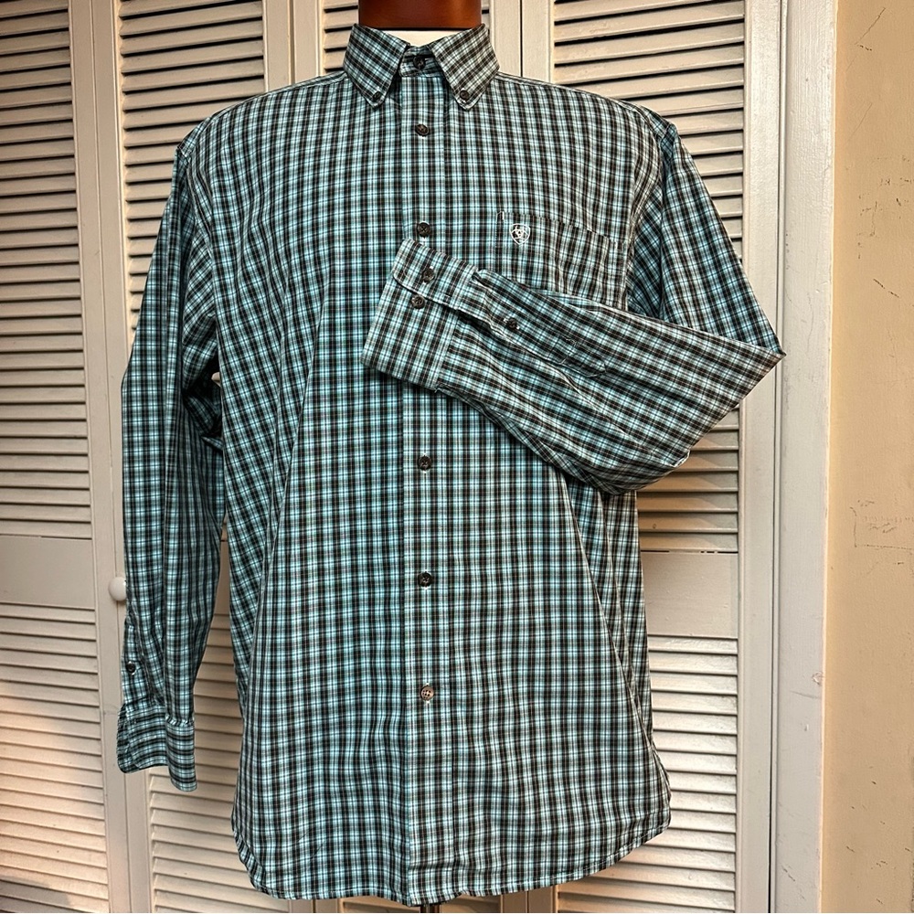 ARIAT PRO SERIES  Size LARGE  COWBOY Plaid